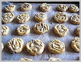 Erdnusscookies auf dem Blech